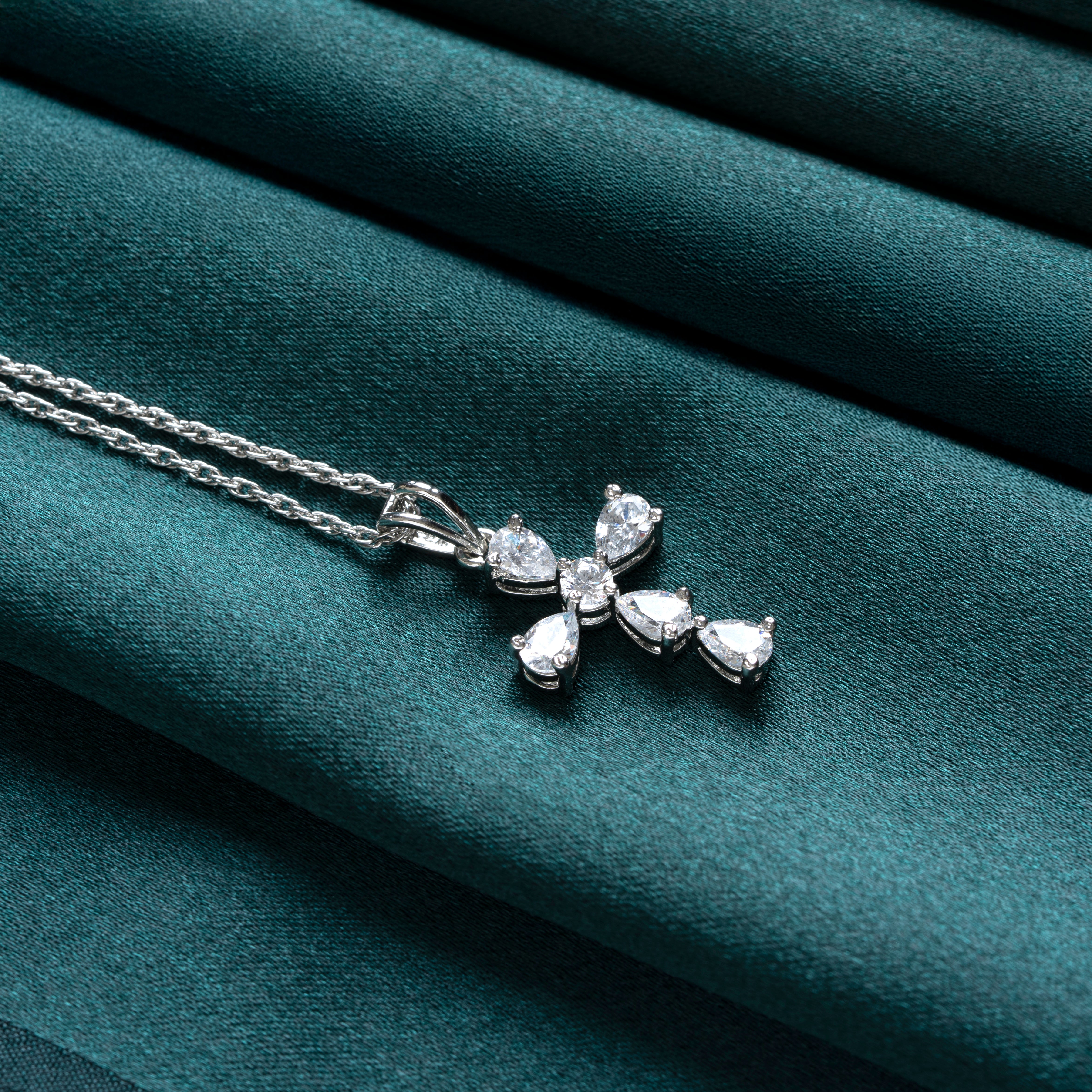 Reegalia  925 Sterling Silver Zircon Cross Chain Pendant
