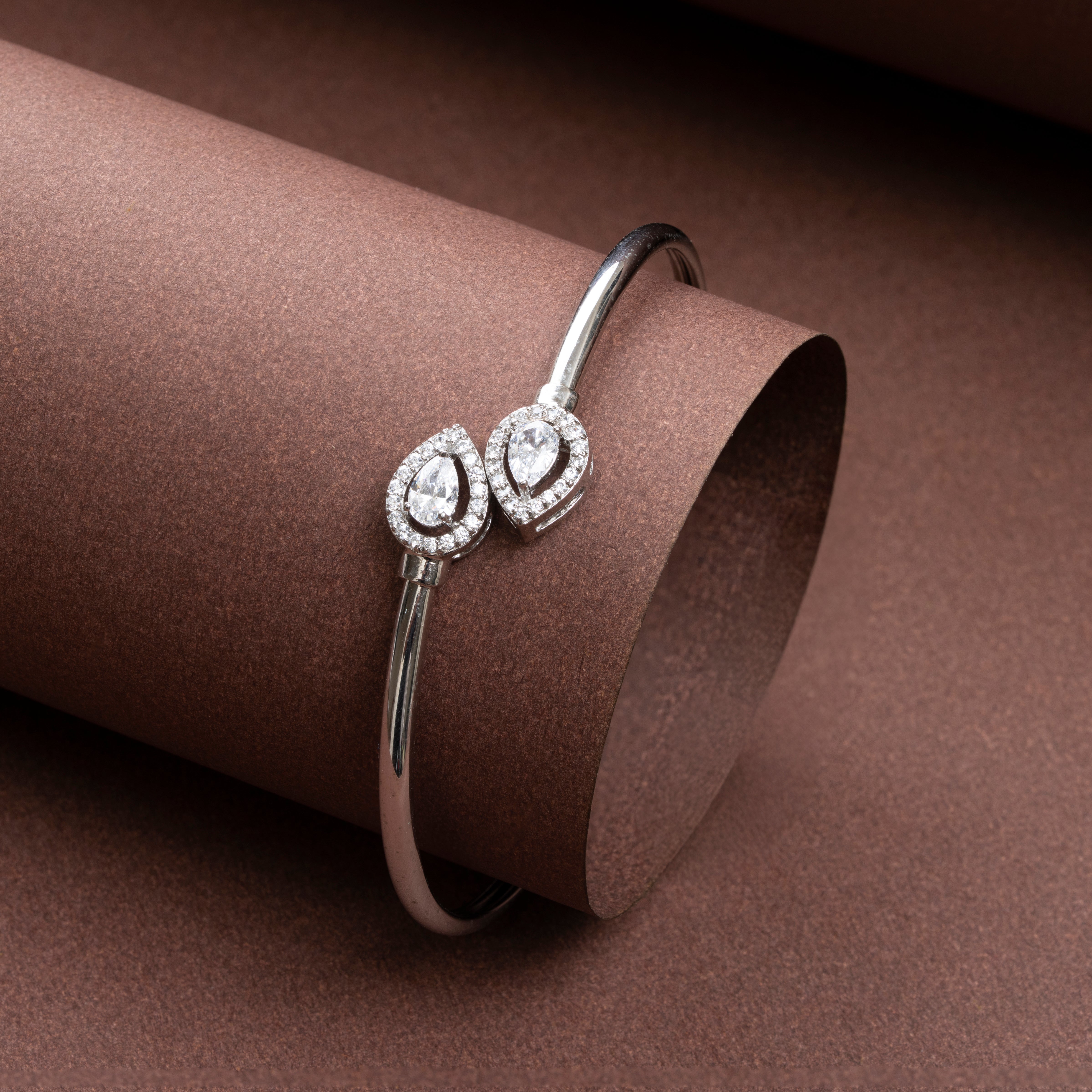 Reegalia  925 Sterling Silver Dual Heart Halo CZ Openable Bangle