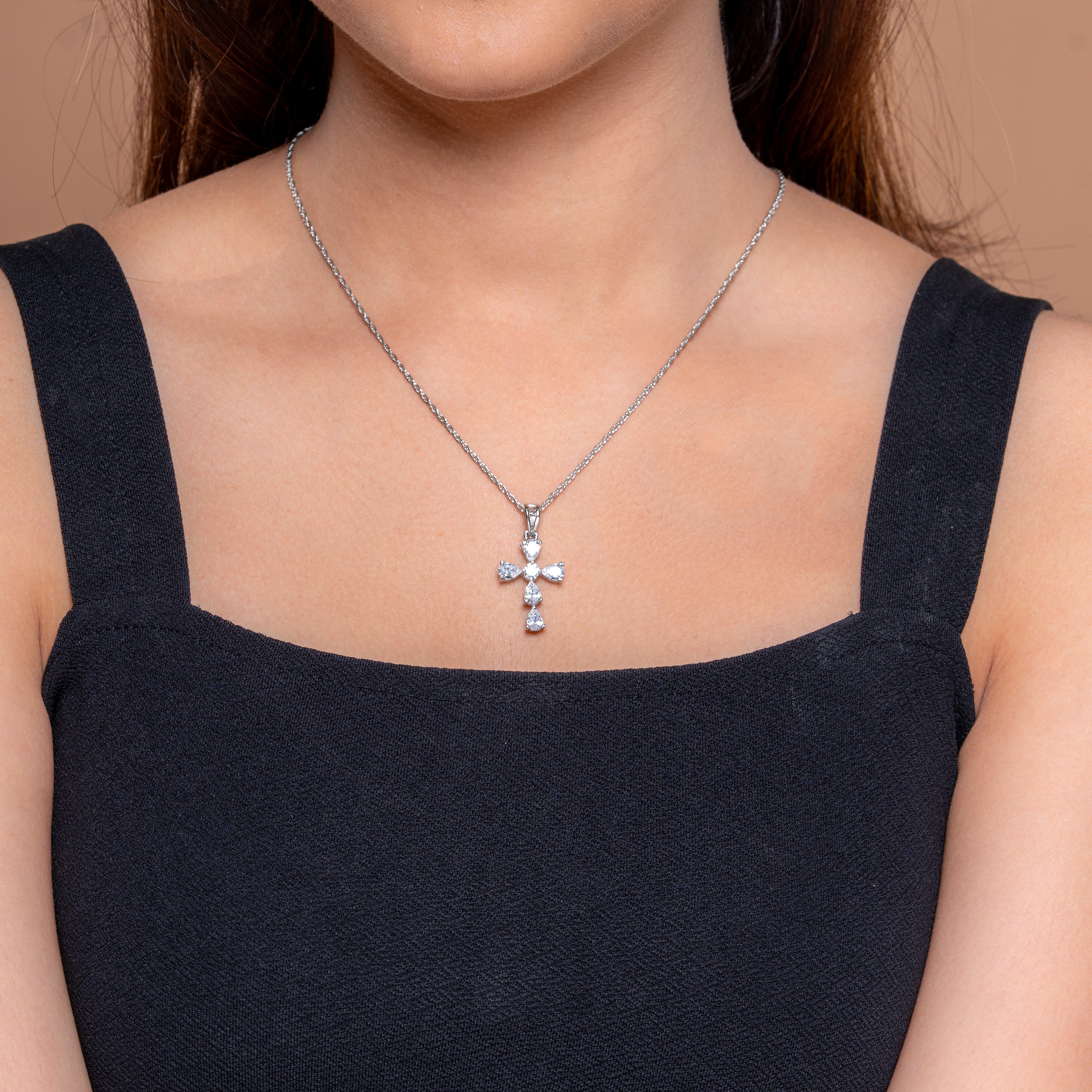 Reegalia  925 Sterling Silver Zircon Cross Chain Pendant