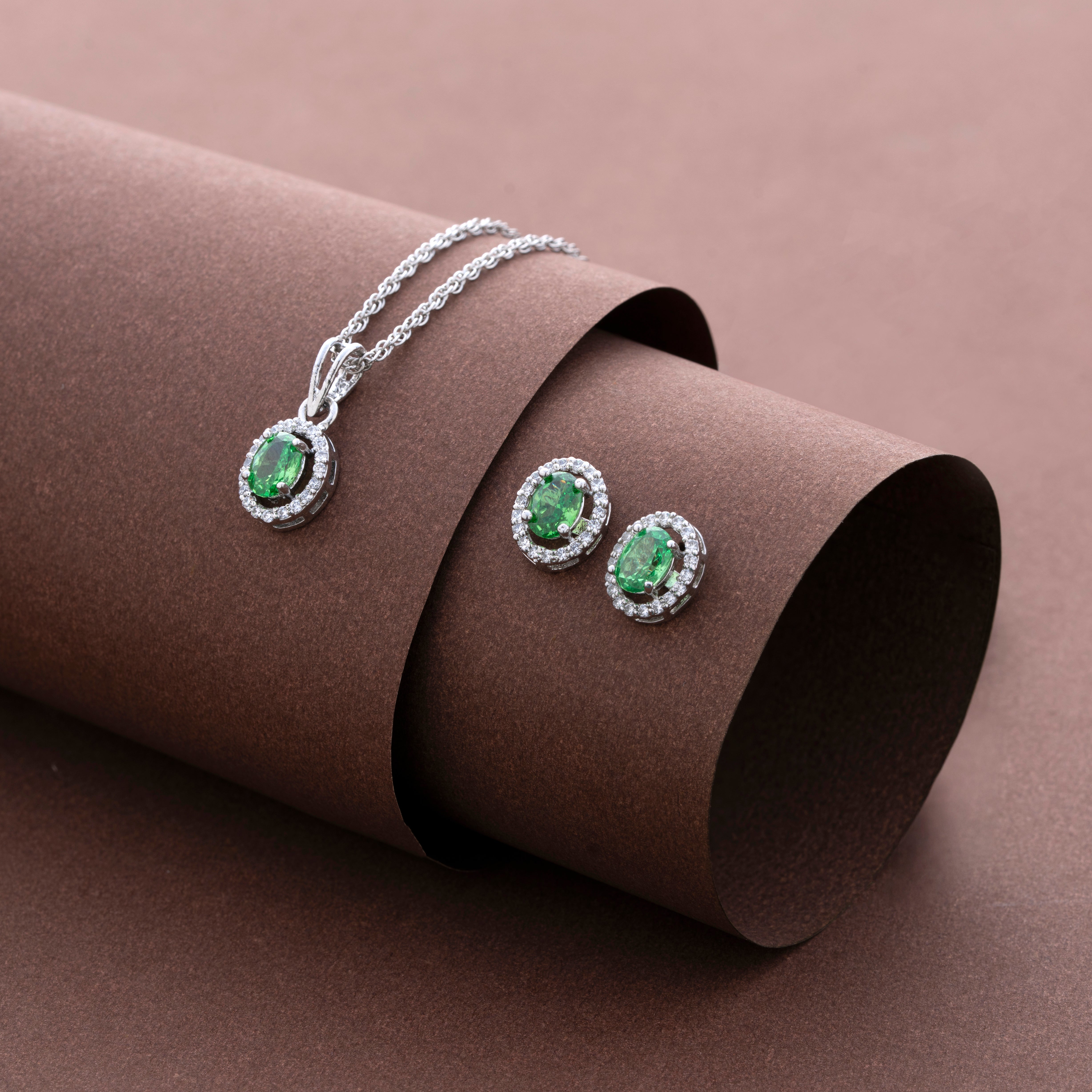 Reegalia  925 Sterling Silver Green Emerald Oval Pendant Set with Earrings
