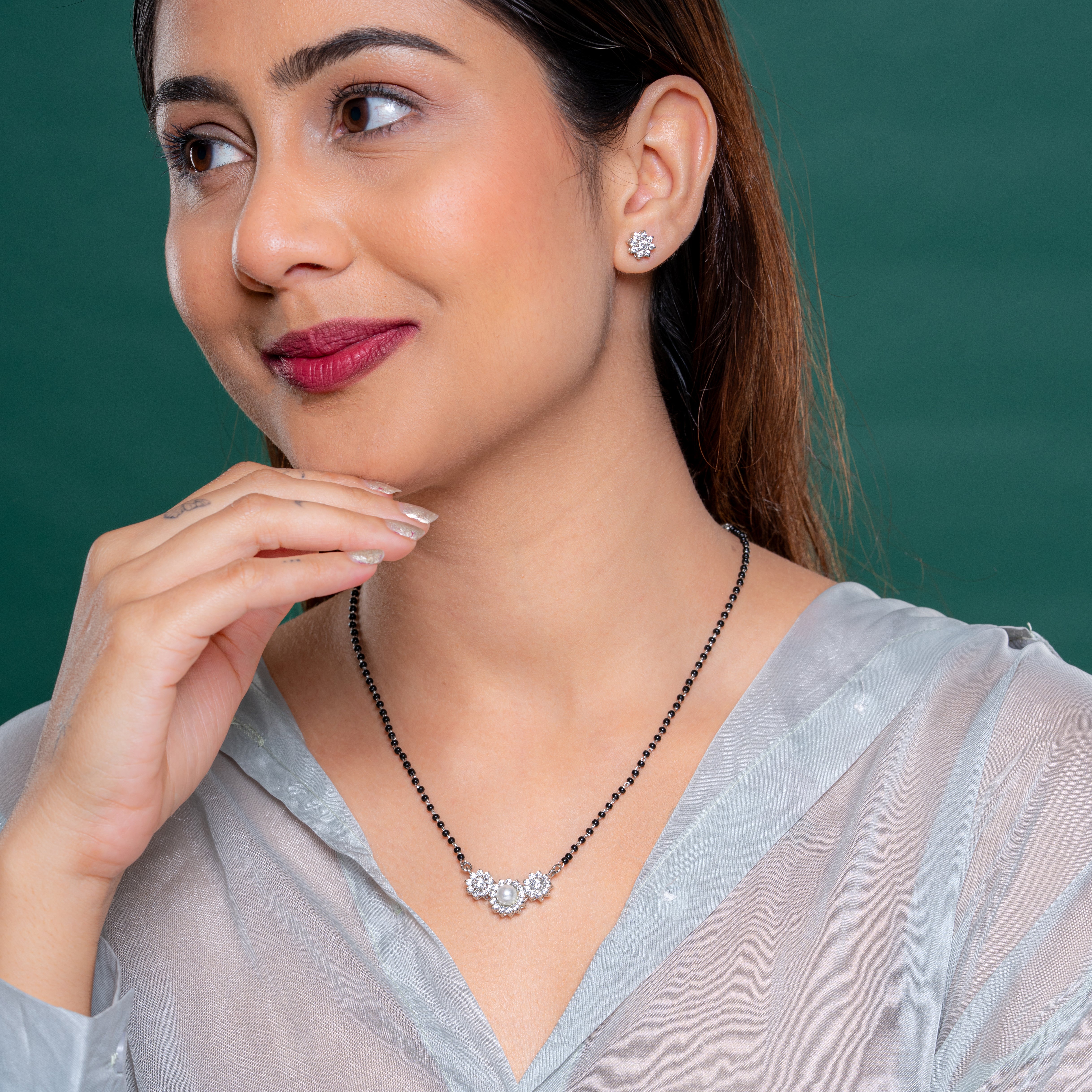 Reegalia  925 silver jewelry set consisting of a mangalsutra-style necklace and a pair of stud earrings.