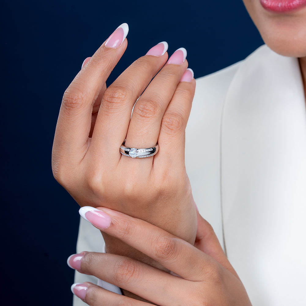 Reegalia Solitaire Split Band Ring in 925 Silver.