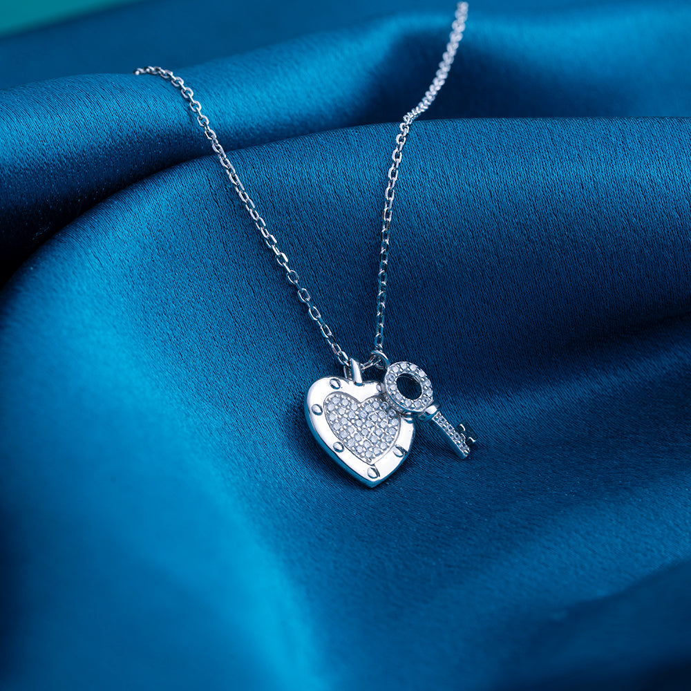Reegalia Sterling Silver "Heart & Key" Pendant Necklace.