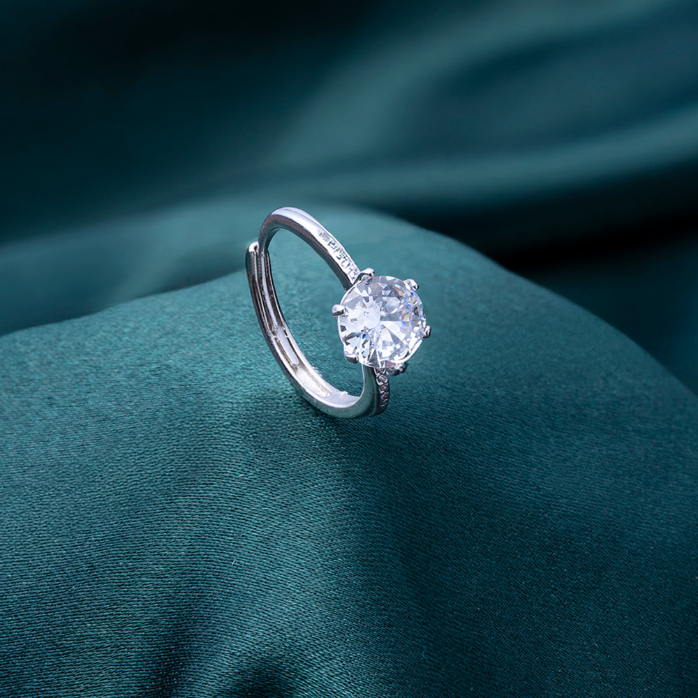 Reegalia Solitaire Spark Ring in 925 Silver
