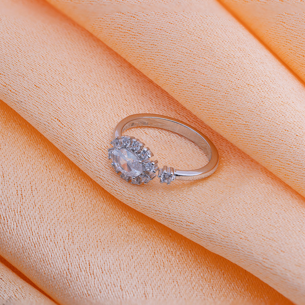 Reegalia Halo Radiance Ring in 925 Silver.