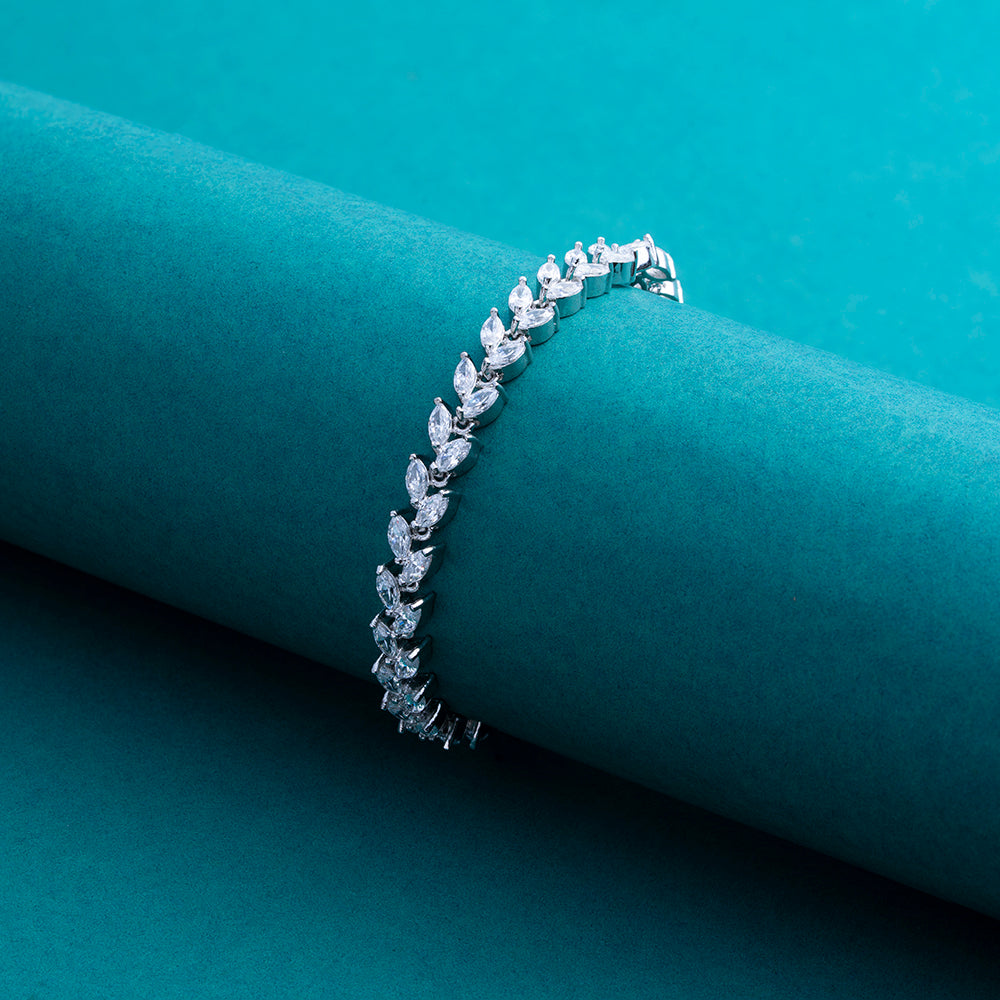 Reegalia Sterling Silver Teardrop Elegance Bracelet.