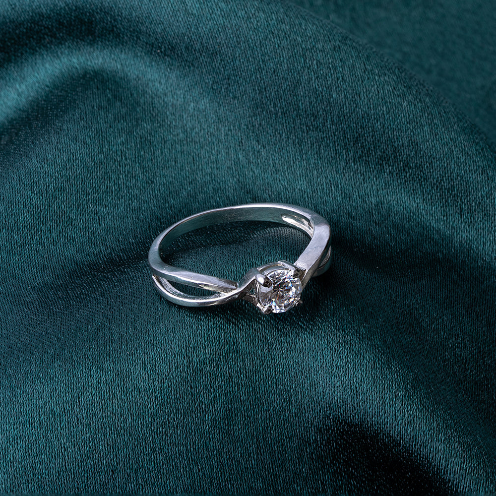 Reegalia Solitaire Bloom Ring – 925 Silver.