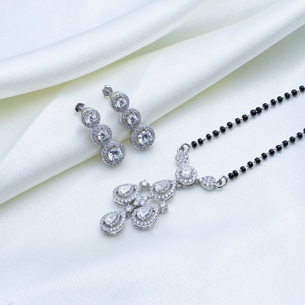 Reegalia Sparkling Cascade Pendant Set in 925 Silver.