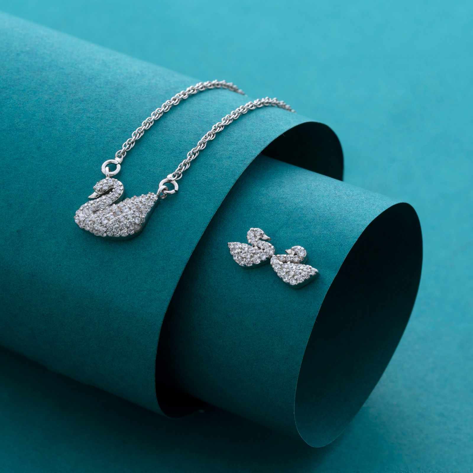Reegalia  925 Sterling Silver Swan Pendant Set with Earrings