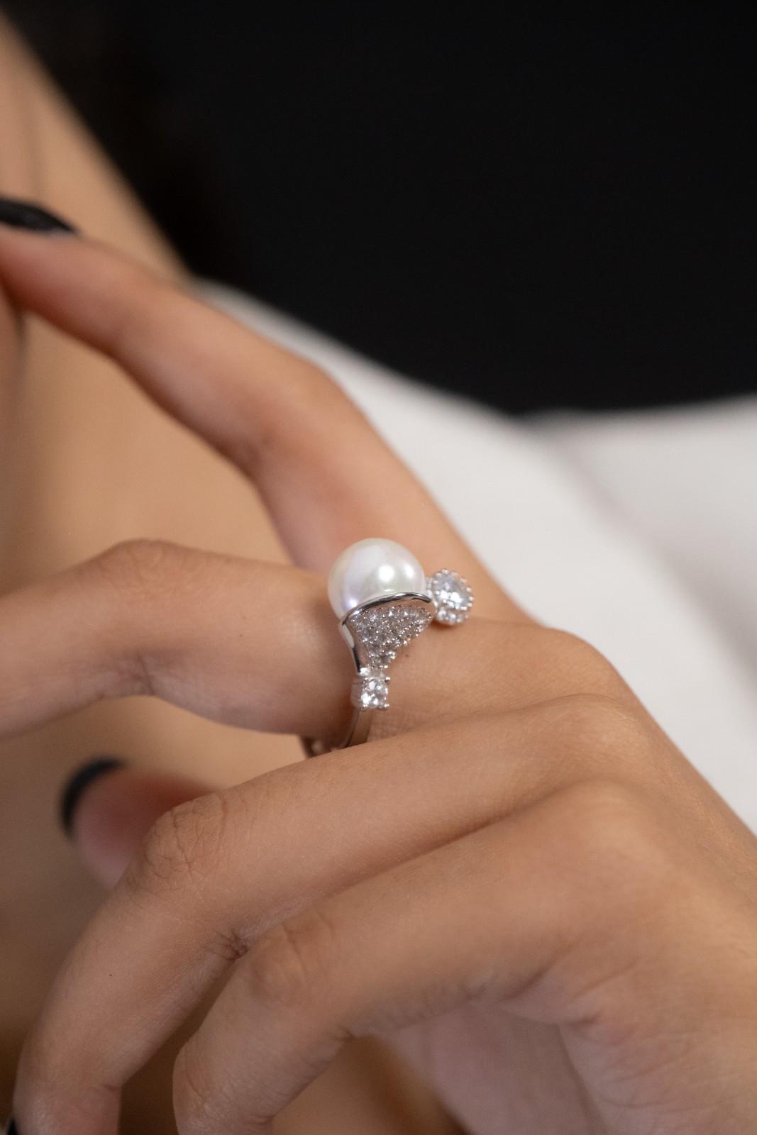 Reegalia Lumière Pearl 925 Silver Adjustable Ring.