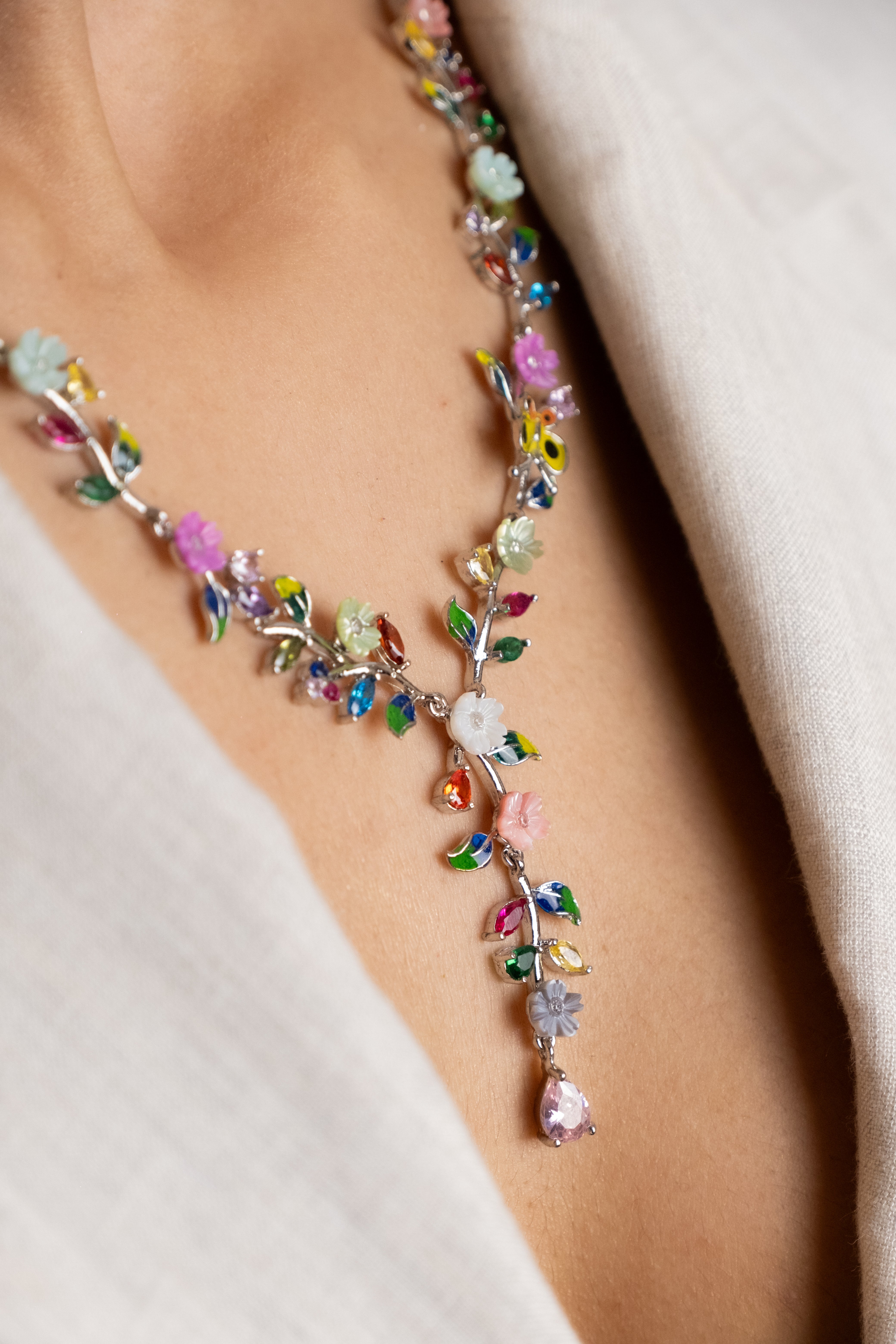 Reegalia Garden Bloom 925 Silver Necklace & Earrings Set.