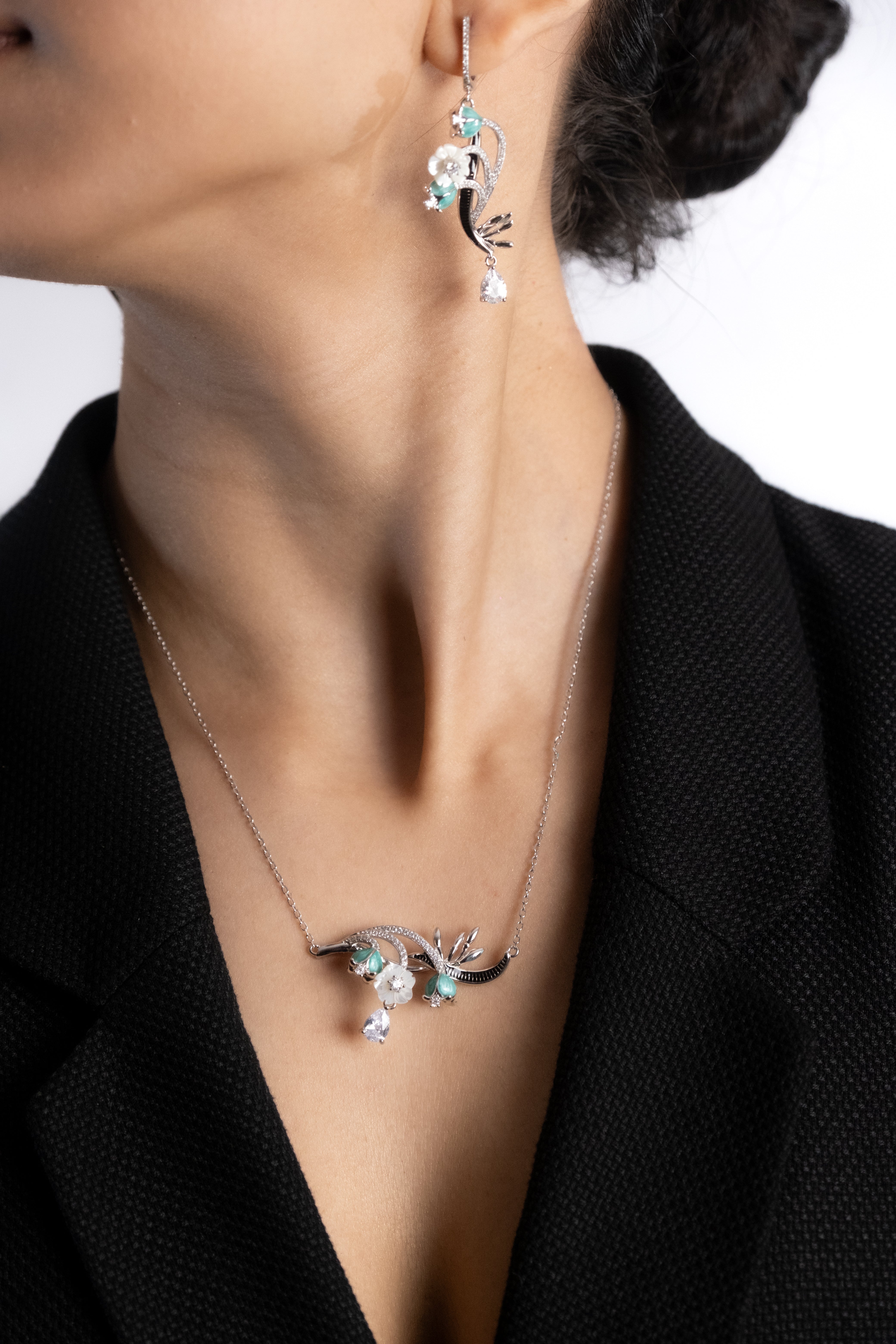 Reegalia Emerald Bloom Statement Earrings & Pendent