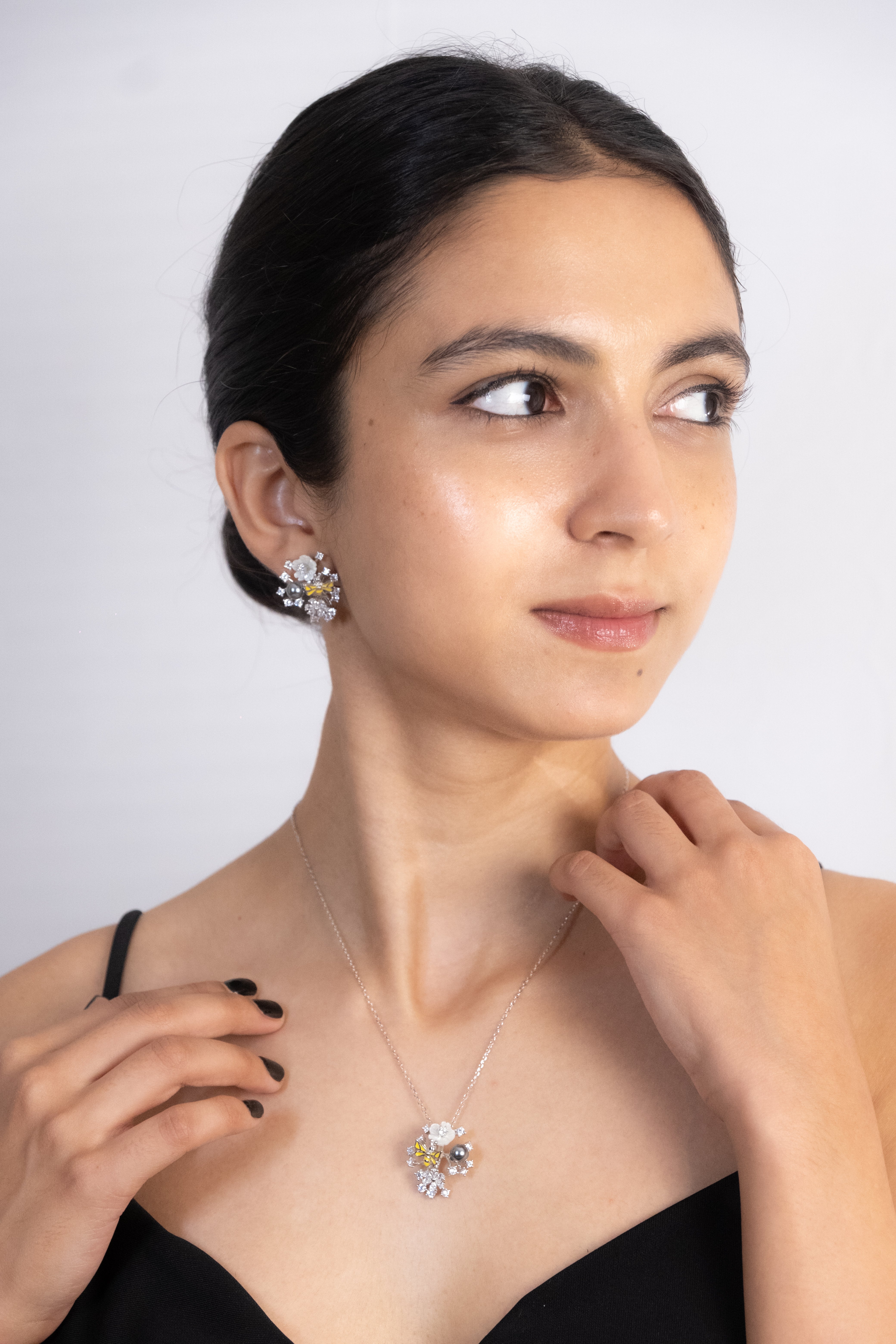 Reegalia Floral Radiance Pendant Set – 925 Silver