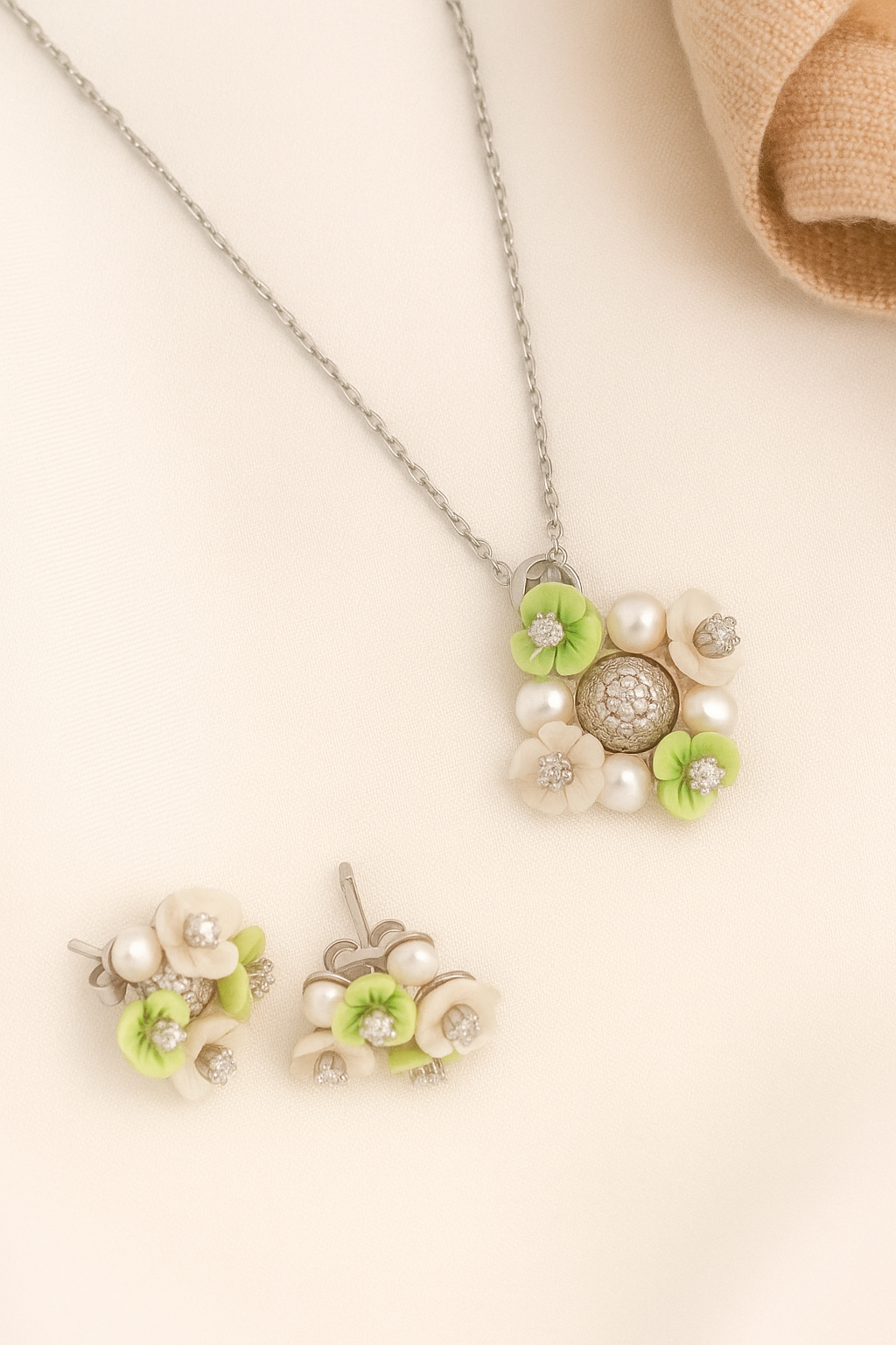 Reegalia Spring Bloom Set – 925 Silver Necklace & Earrings