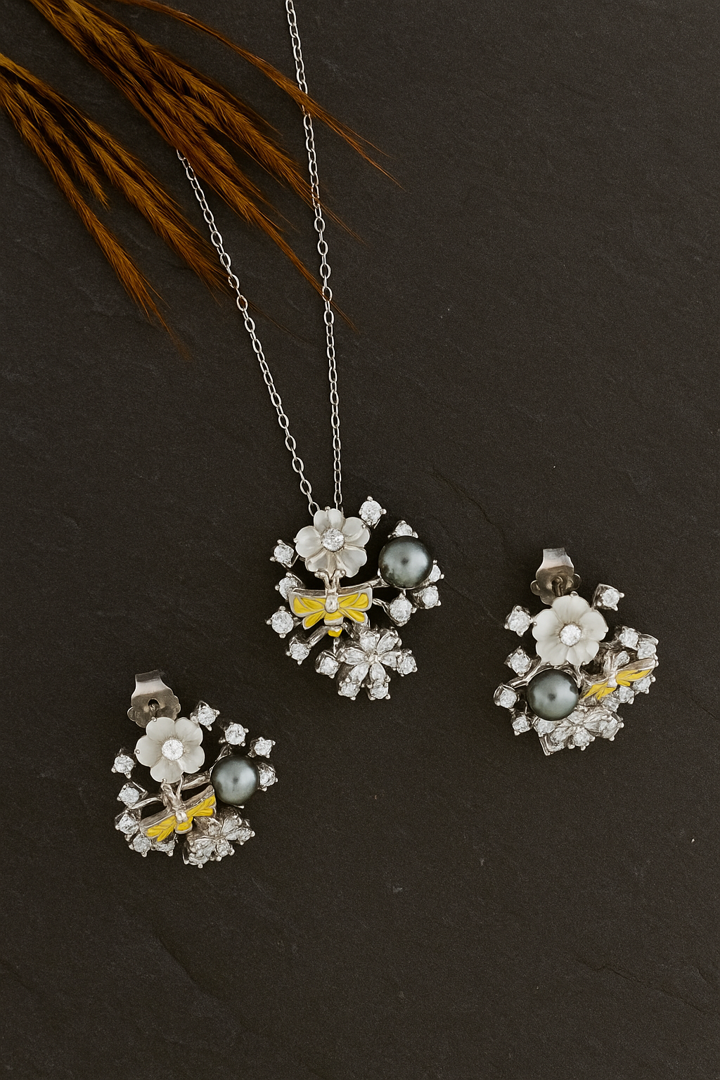 Reegalia Floral Radiance Pendant Set – 925 Silver